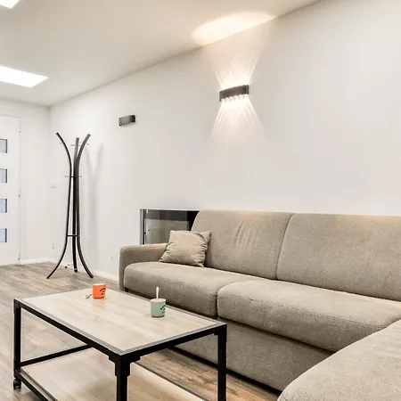 Cote Palais - Standing - Climatisation - Rdc Appartement